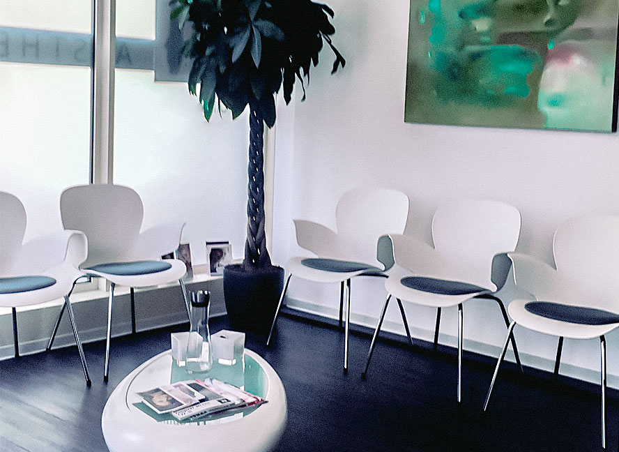 Wartezimmer PHILLIPS AESTHETICS Stuttgart | ICE AESTHETIC